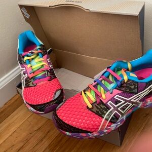 ASICS 7 1/2 NWT Gel Noosa sneaker limited edition